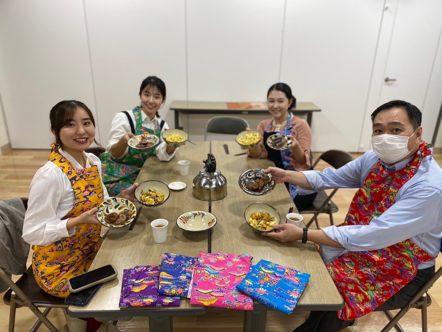 3ヶ月目 — 完成料理を囲む試食